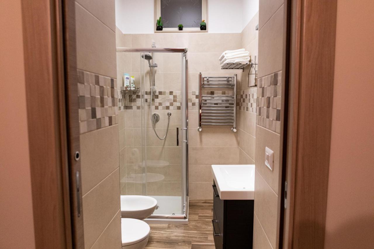 Tizzy Apartment & Rooms Bari Exterior foto